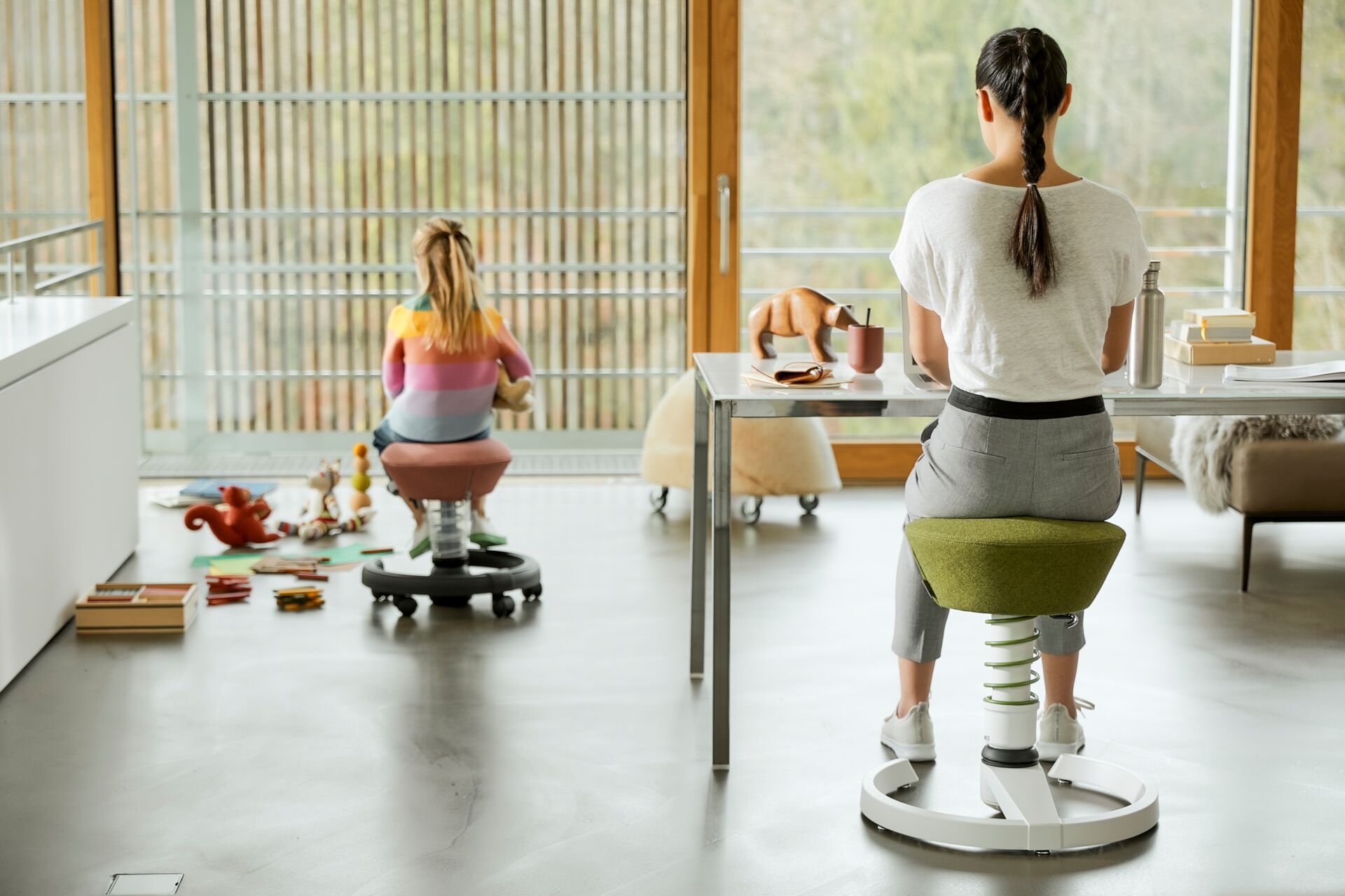 aeris Swopper & Swoppster - ergonomische Sitzhocker für Erwachsene & Kinder