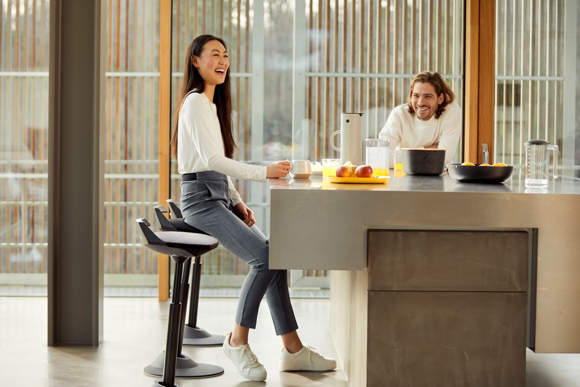 Der Aeris Muvman! Ergonomischer Stehhocker für zu Hause & im Büro!