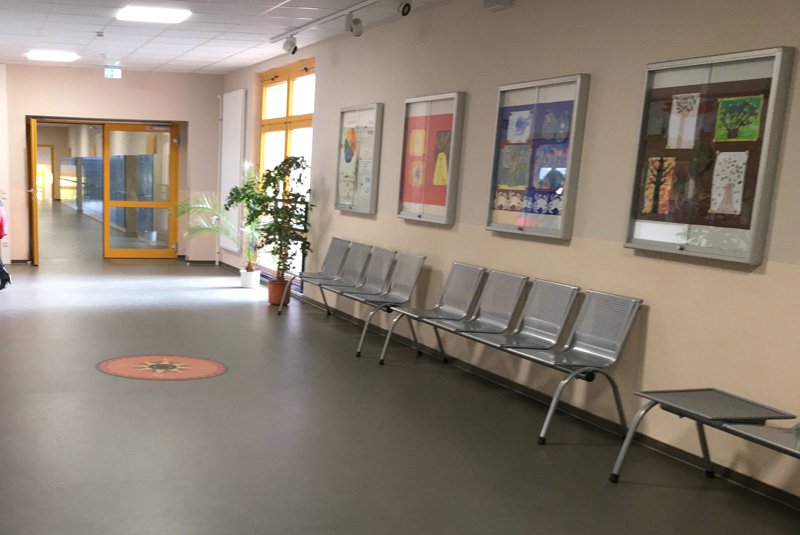 Objekteinrichtung Schule - Schulmöbel für Flur & Wartebereich
