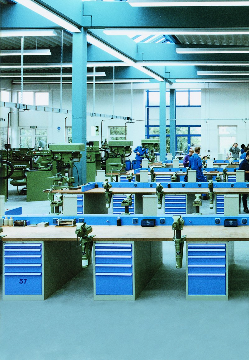 Industriemöbel - Arbeitsplatz mit Werkbank