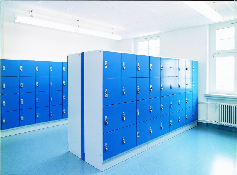 Metallmöbel - Schließfachschrank inkl. Spintfächer