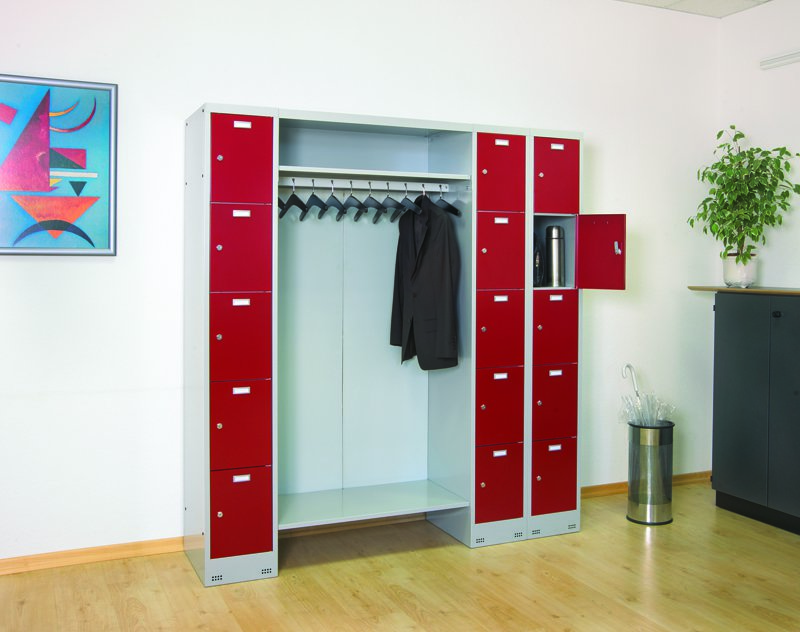 Metallmöbel - kleine Garderobe mit Spints
